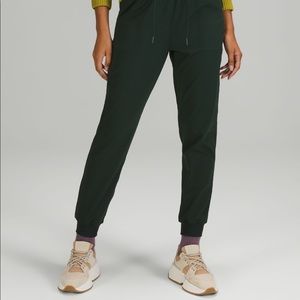 Stretch high rise jogger in blue